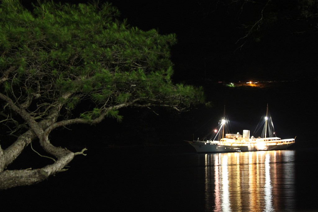 IMG_7431.JPG - Yacht at night