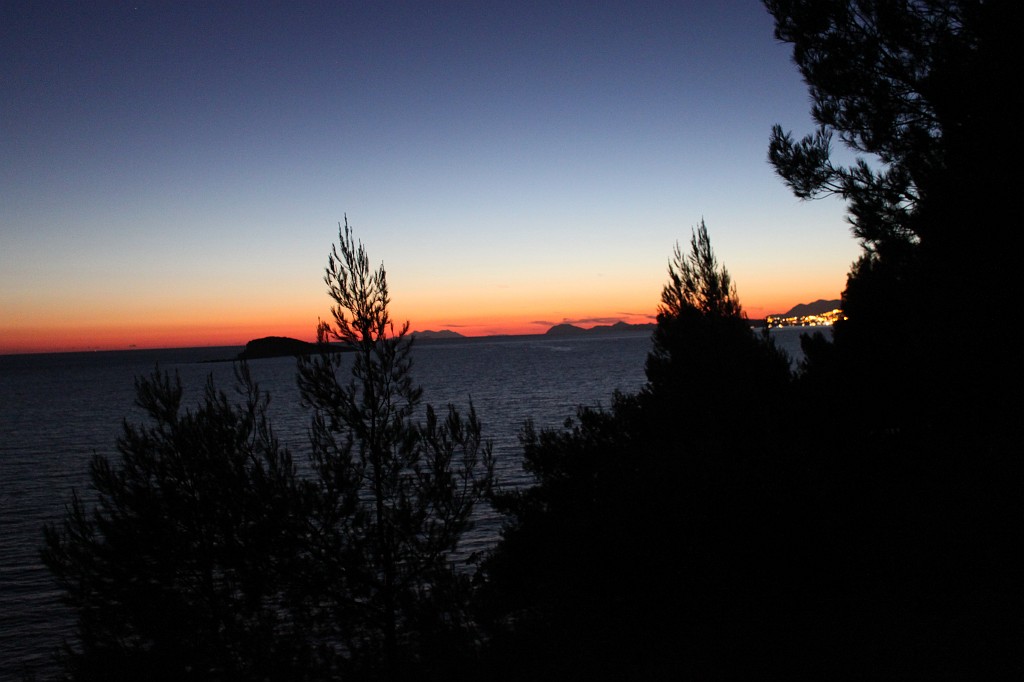 IMG_7719.JPG - Sunset behind Dubrovnik viewed from Cavtats Sustjepan peninsula