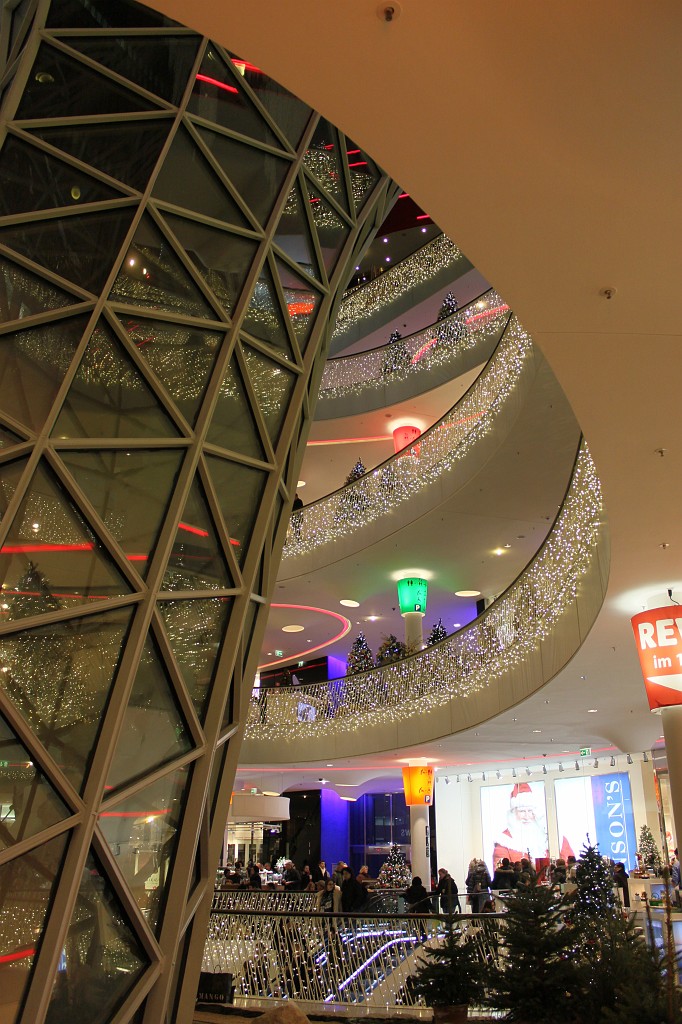 IMG_8739.JPG - Christmas decoration in MyZeil shopping center
