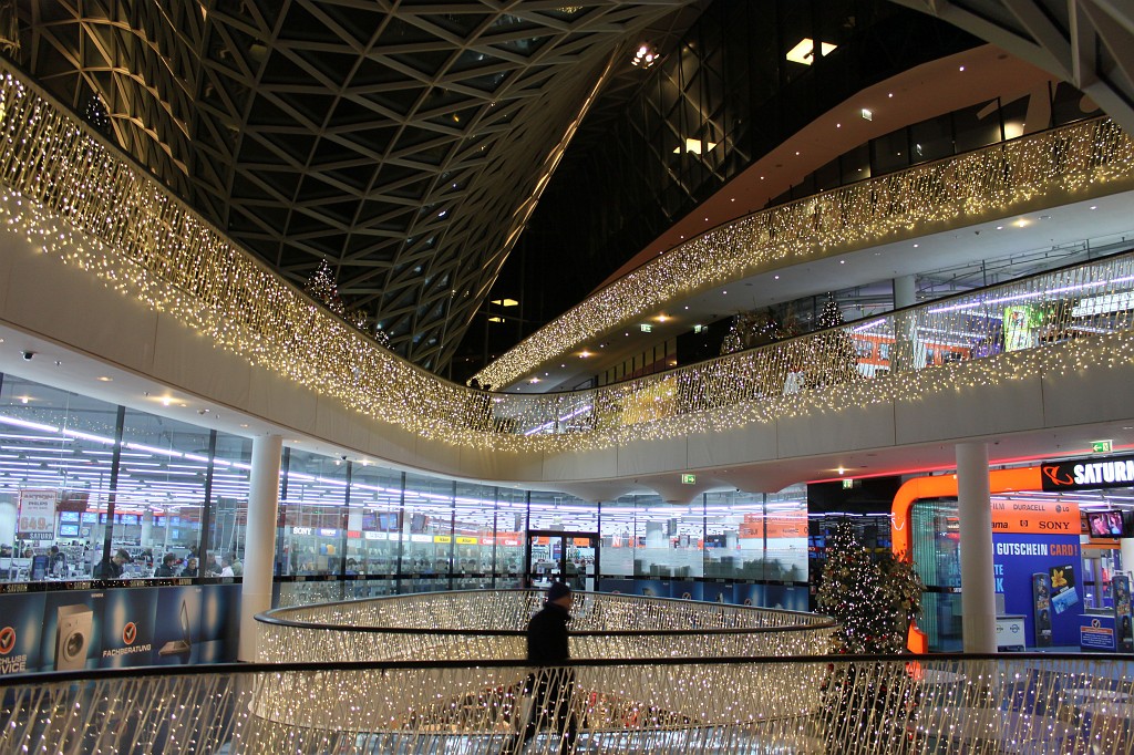 IMG_8747.JPG - Christmas decoration in MyZeil shopping center