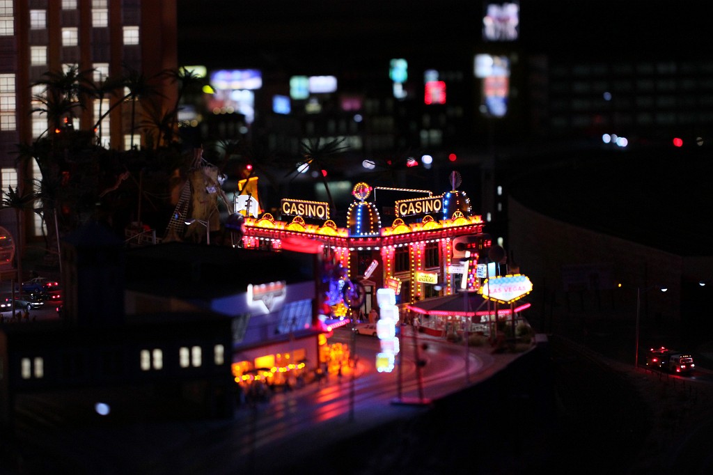 IMG_9572.JPG - Miniature Wonderland (Miniatur Wunderland)  http://en.wikipedia.org/wiki/Miniatur_Wunderland  Casino at night