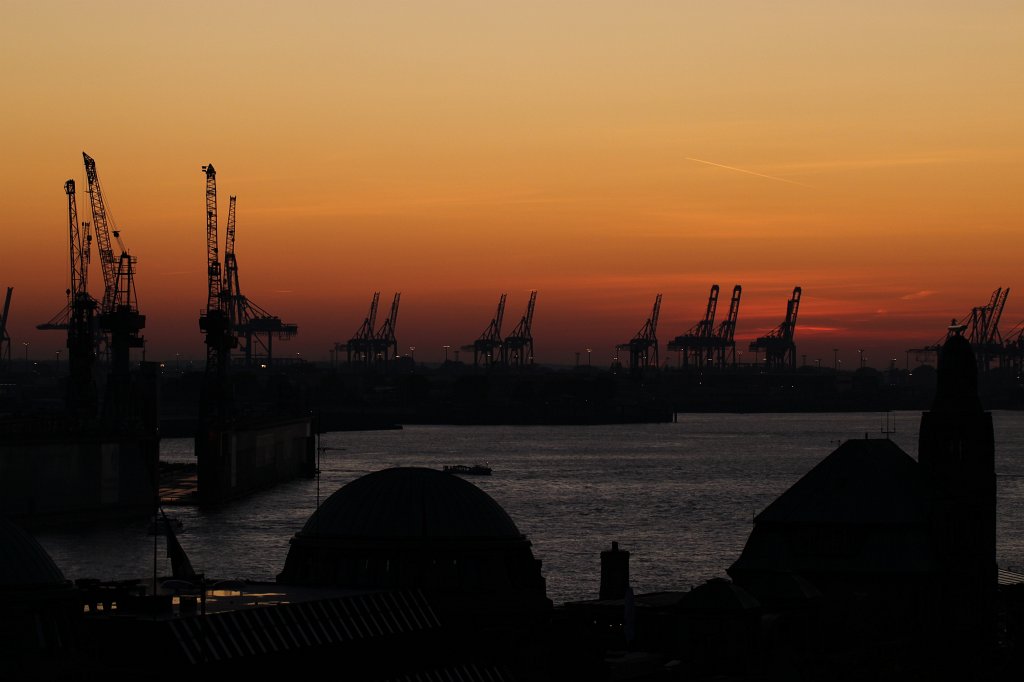 IMG_5663.JPG -  Hamburg harbour  view from at sunset