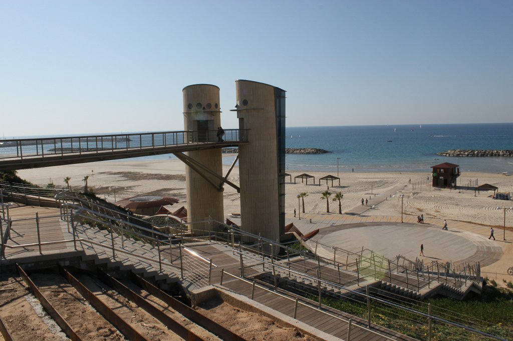 IMG_6484.JPG - Splendid access to the Herzliya beach