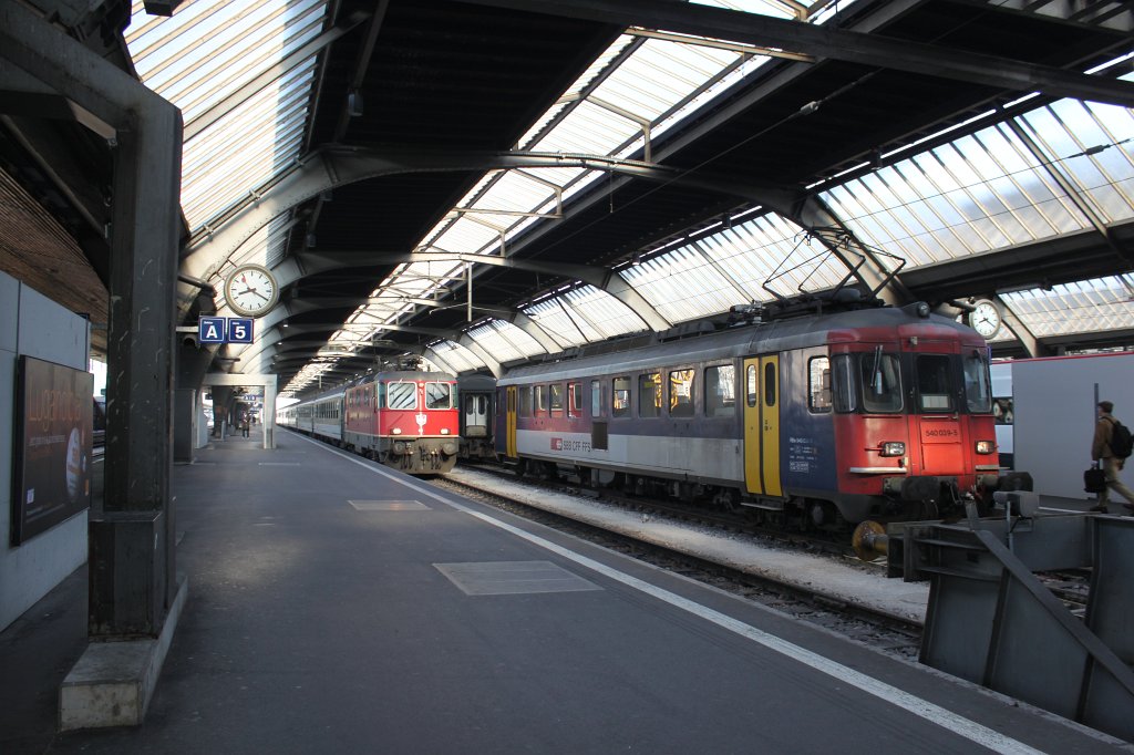 IMG_7455.JPG - ZÃ¼rich Central Station  http://en.wikipedia.org/wiki/Z%C3%BCrich_Hauptbahnhof 