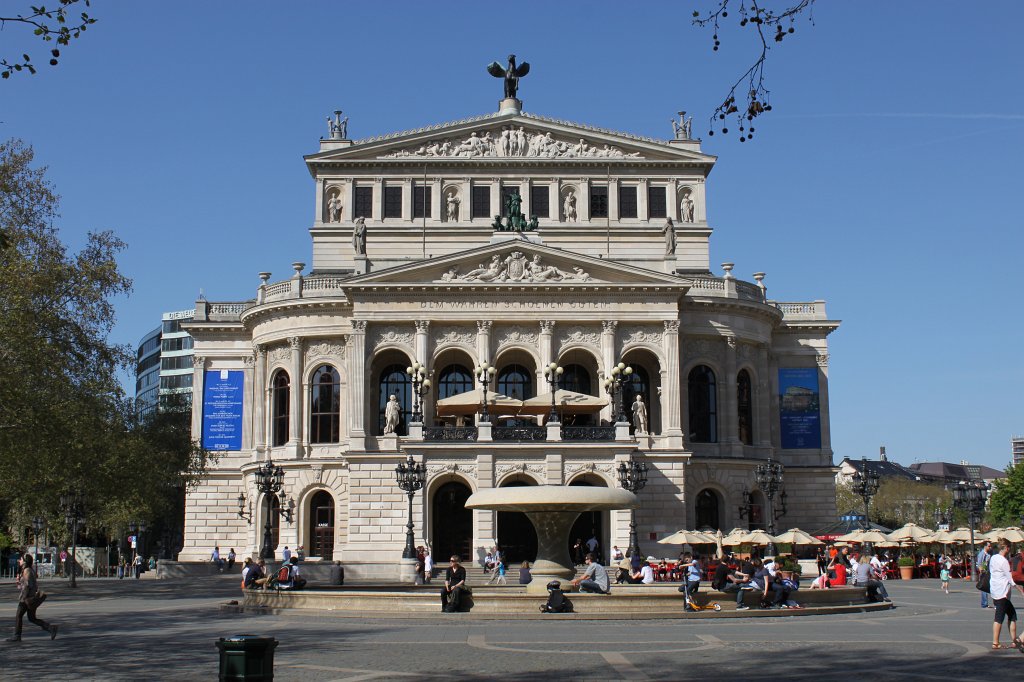 IMG_7755.JPG - Alte Oper  http://en.wikipedia.org/wiki/Alte_Oper 
