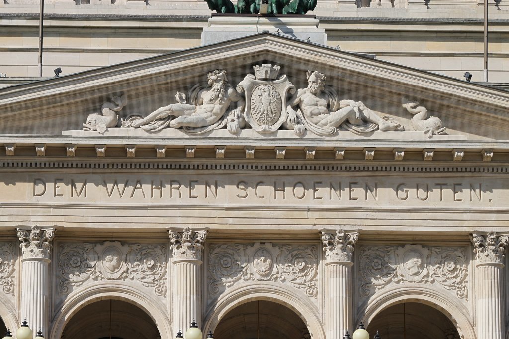 IMG_7765.JPG - Alte Oper  http://en.wikipedia.org/wiki/Alte_Oper 