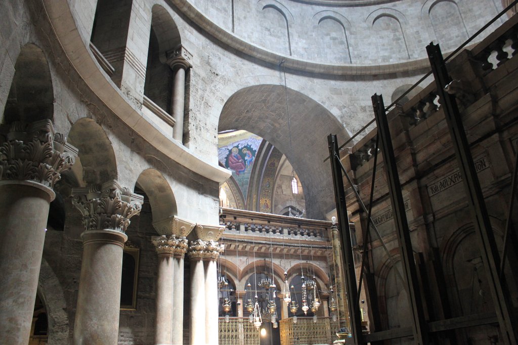 IMG_8829.JPG - Church of the Holy Sepulchre  http://en.wikipedia.org/wiki/Church_of_the_Holy_Sepulcher 