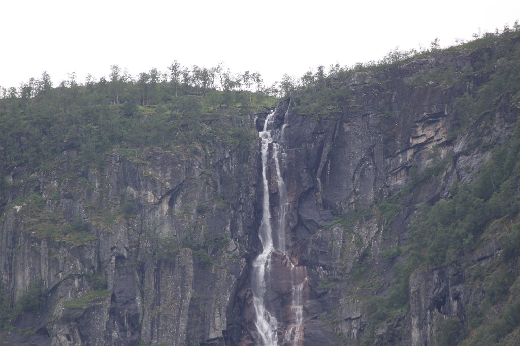 IMG_0504.JPG - Waterfalls from the Hardangervidda Natursenter  http://en.wikipedia.org/wiki/Hardangervidda_Natursenter  in Eidfjord  http://en.wikipedia.org/wiki/Eidfjord 
