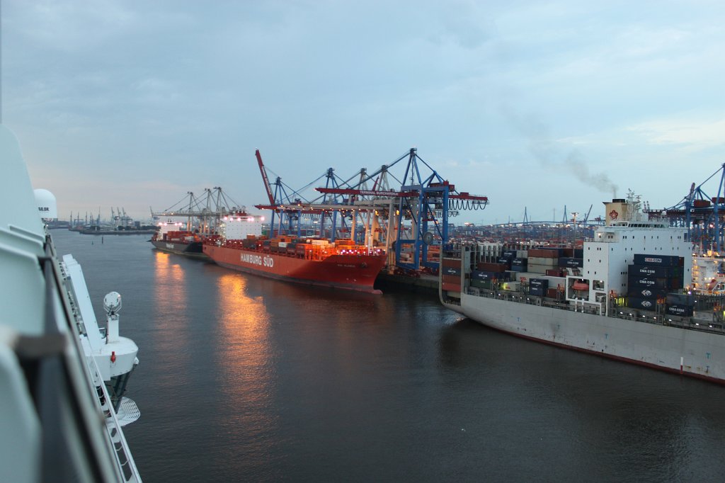IMG_0743.JPG - Ships at Containerterminal Burchardkai