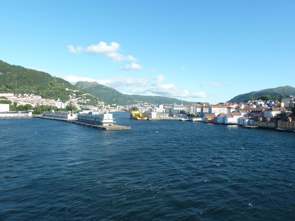 P1070889.JPG - Leaving Bergen  http://en.wikipedia.org/wiki/Bergen,_Norway 