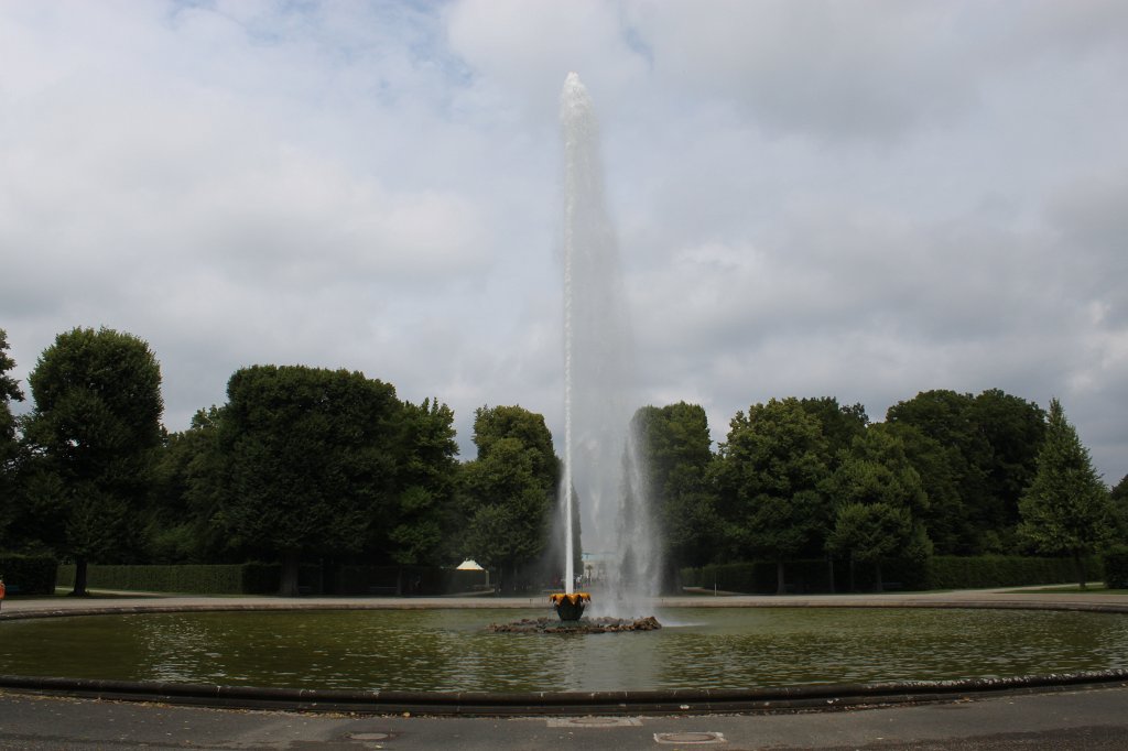 IMG_0824.JPG - Large fountain