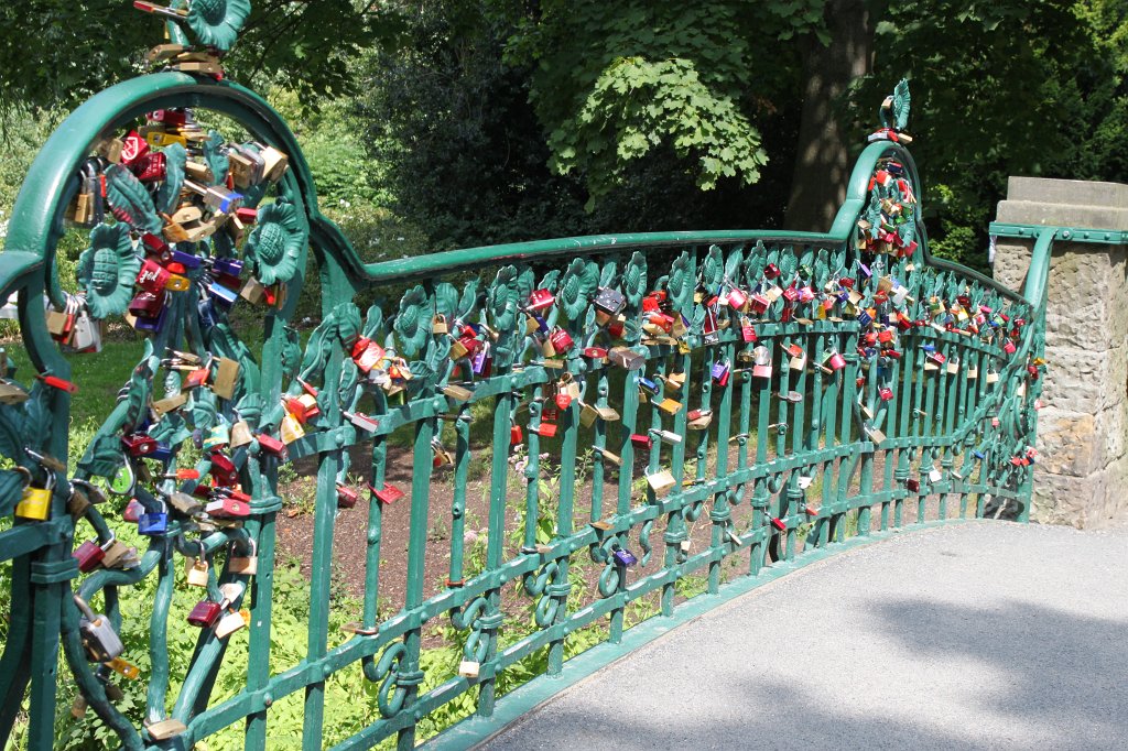 IMG_1181.JPG - Love locks at the Maschpark bridge