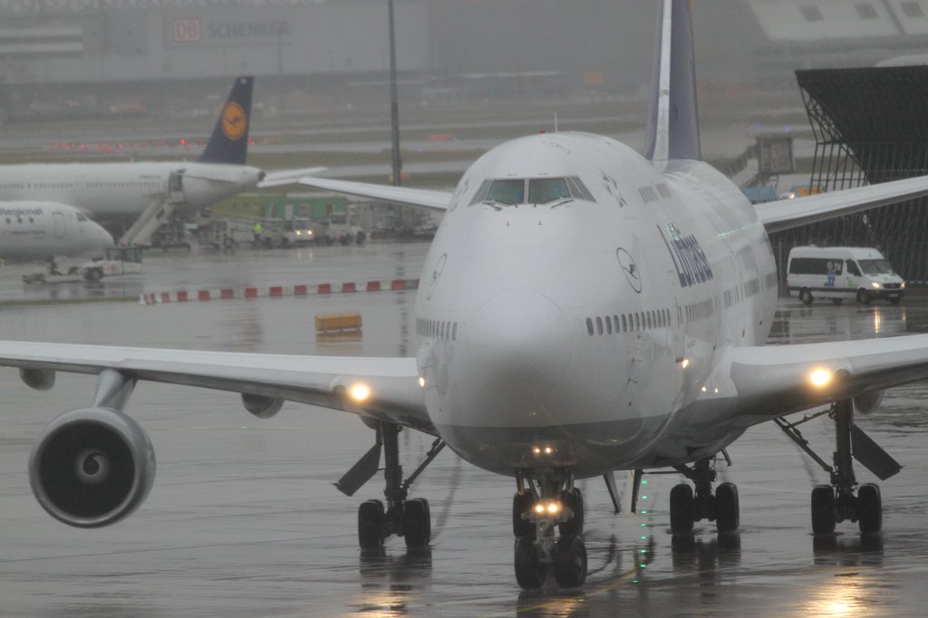IMG_1598.JPG - Lufthansa Boing 747 just landed in rainy Frankfurt