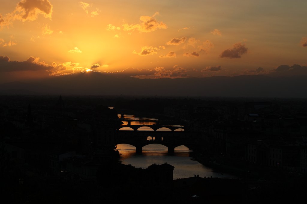 IMG_5778.JPG - Sunset over the  Arno  bridges in Florence