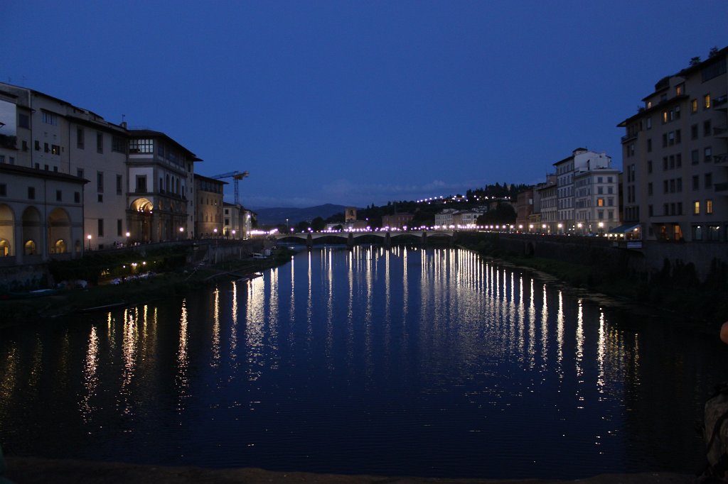 IMG_5792.JPG - Blue hour, blue sky and the blue  Arno river  in  Florence 