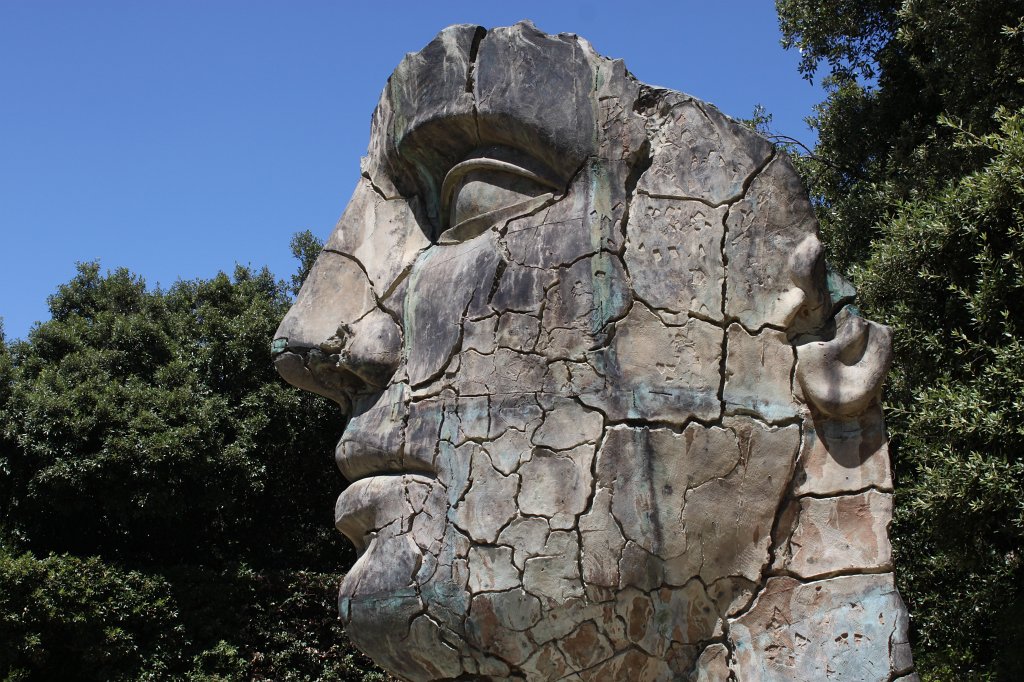 IMG_5840.JPG - Face of a roman giant from  Igor Mitoraj  in  Boboli Gardens Florence 