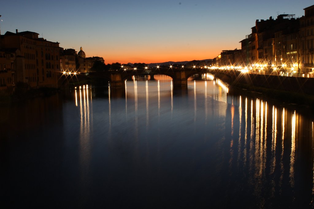 IMG_5998.JPG - Sunset at  Ponte Vecchio  over  Arno river 