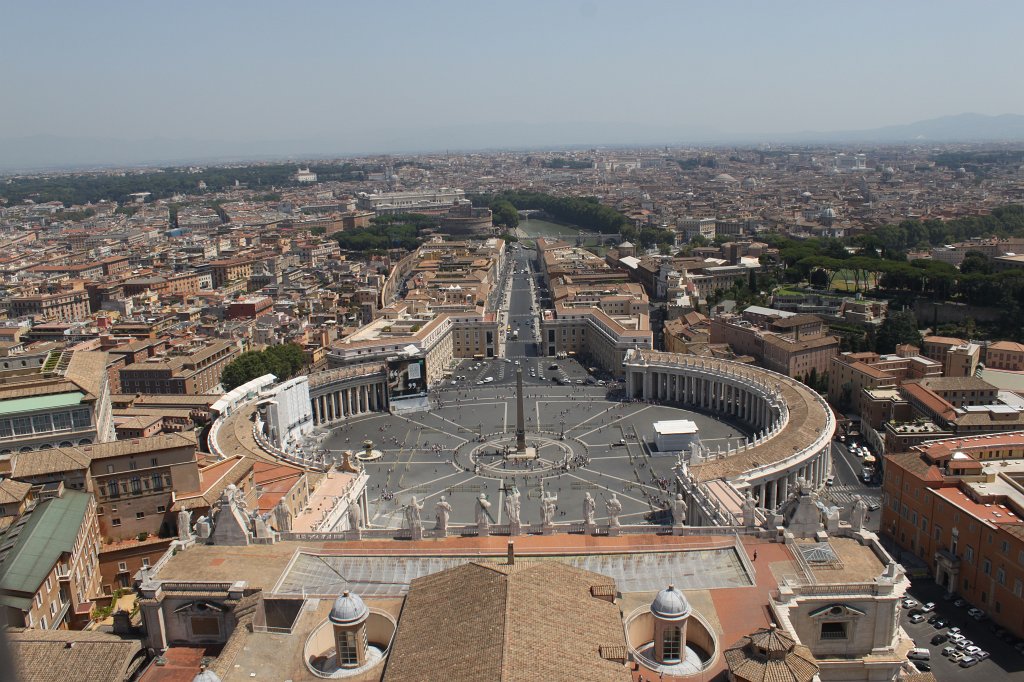 IMG_7196.JPG - View over  St. Peter's Square  and  Rome 