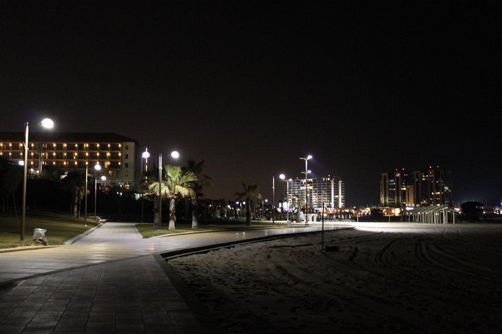 IMG_8894.JPG -  Herzliya  beach at night