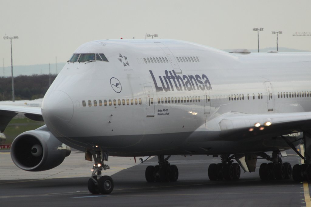 IMG_9350.JPG -  Lufthansa   Boeing   747-400  MÃ¼hlheim a.d. Ruhr ( D-ABVO ) at  Frankfurt Airport 