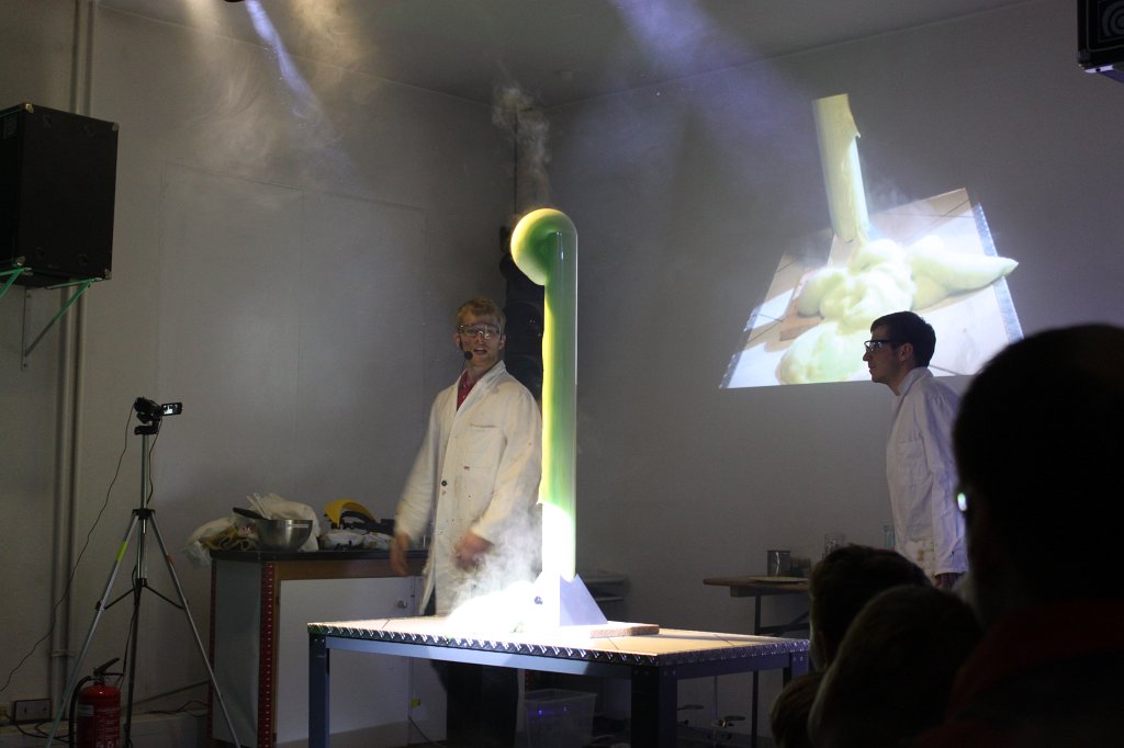 IMG_0176.JPG - Nacht der Museen 2014 - Experiminta Science Center - Feuer Show