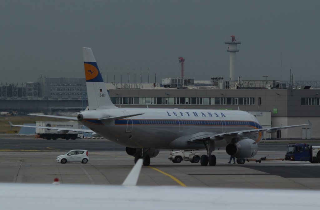 IMG_2087.JPG - Old style Lufthansa jet