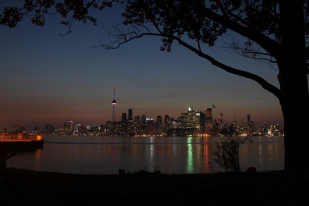IMG_2292.JPG -  Toronto  at night