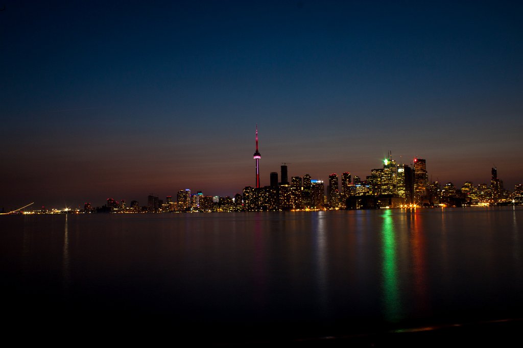IMG_2294_c.jpg -  Toronto  at night