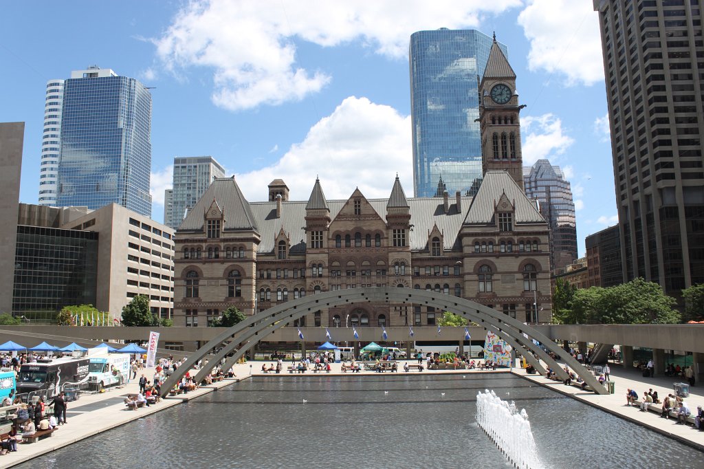 IMG_2902.JPG -  Nathan Phillips Square  - Old city hall