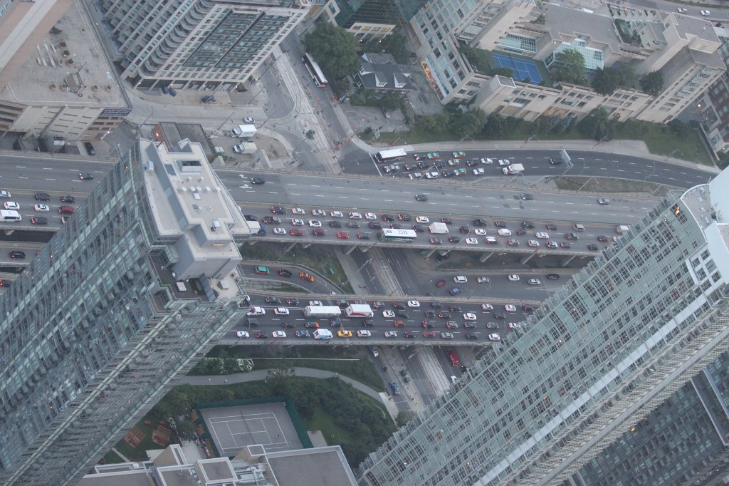IMG_2984.JPG - A lot of cars on the  Gardiner Expressway 