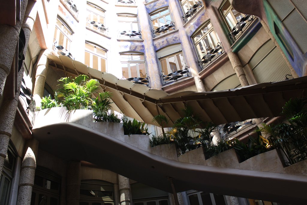 IMG_6564.JPG -  Casa Milà (La Pedrera)  stairs