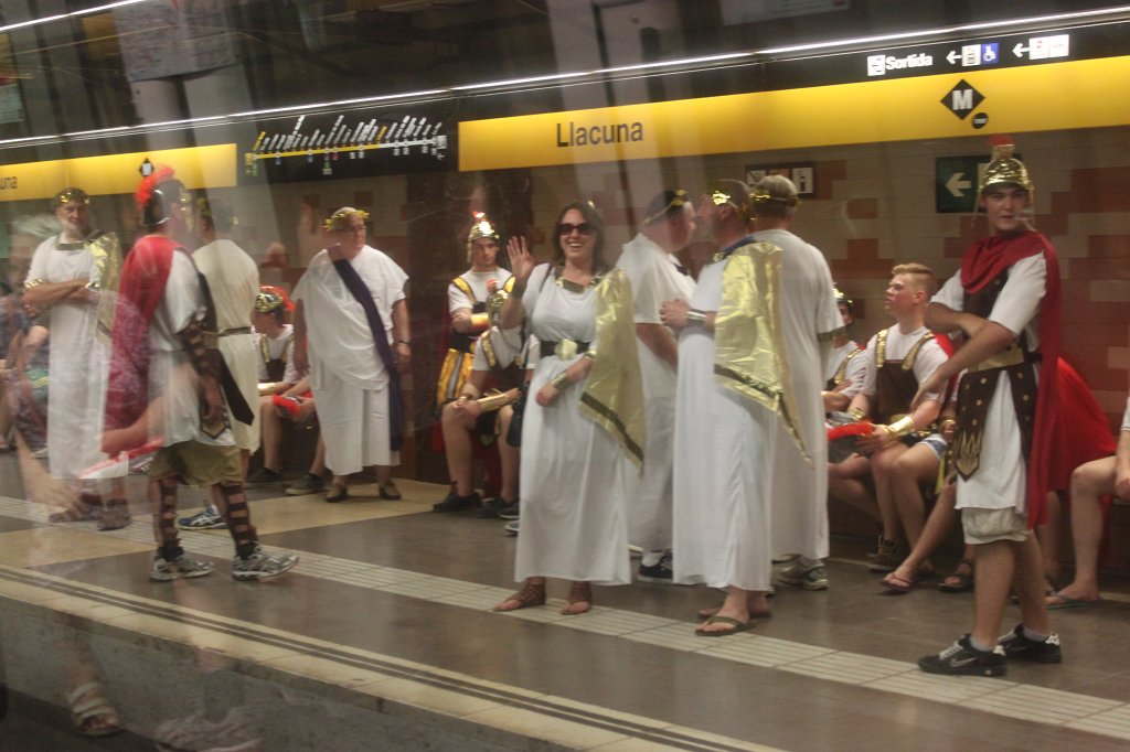 IMG_6648.JPG - The roman empire in the  Barcelona Metro 
