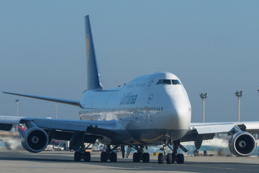 IMG_7575_c.jpg - Lufthansa Boeing 747 ready for take off