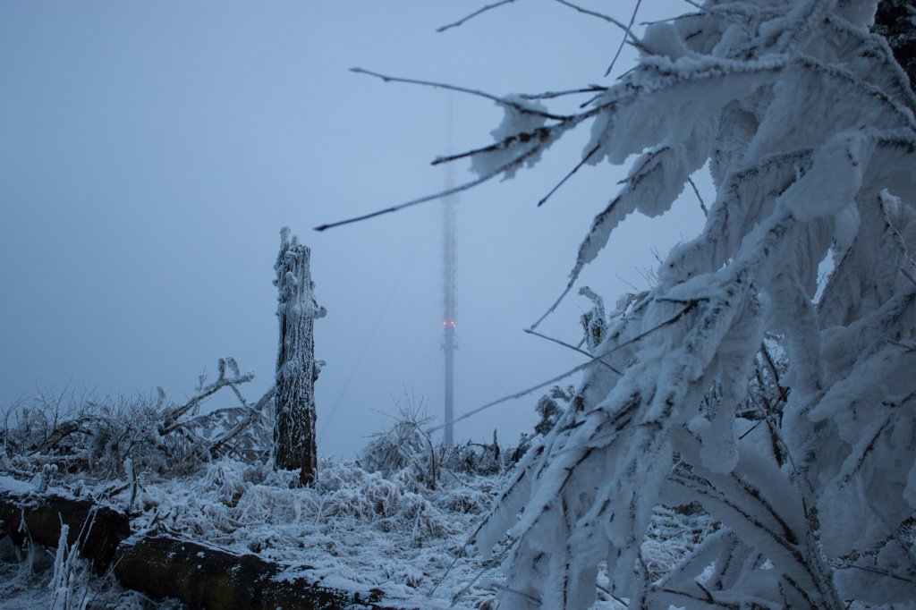 IMG_8054_c.jpg - Winter in the  Taunus  - Tower in the fog