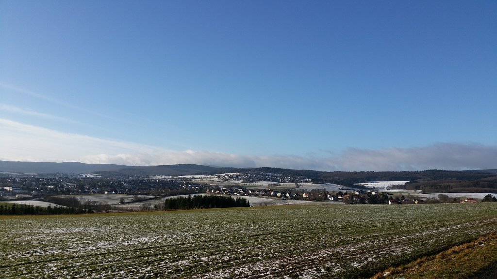 20150224_090248.jpg - A sunny winterday with a view over  Neu-Anspach 