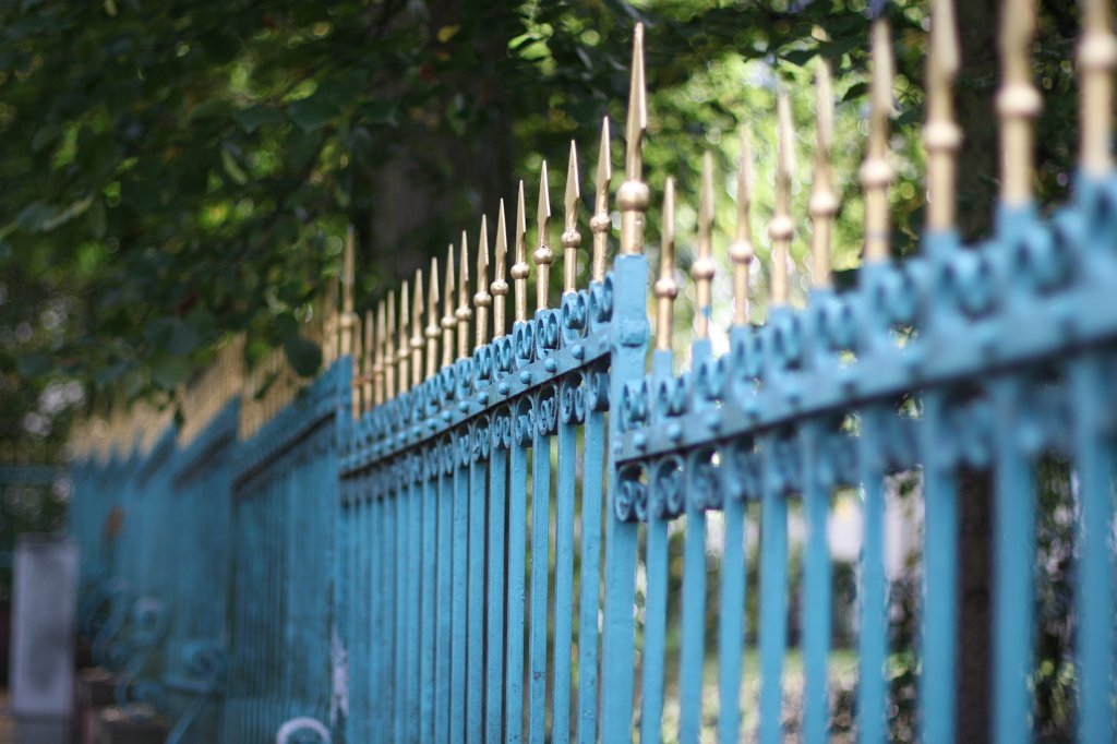 IMG_4531.JPG - Park fence