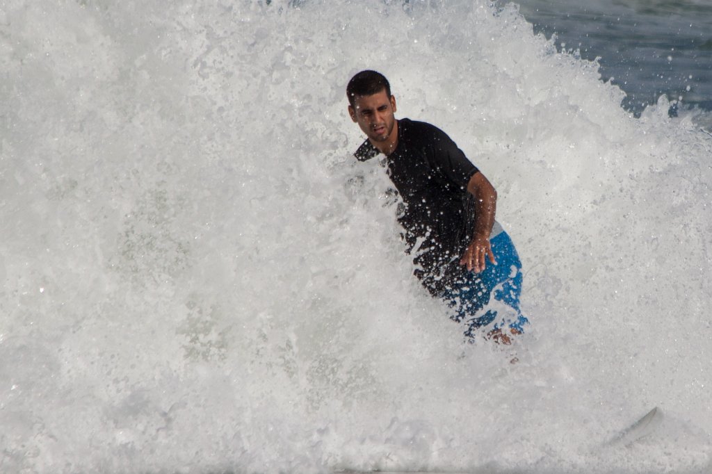 IMG_3459_c.jpg - Surfing at  Herzliya  beach