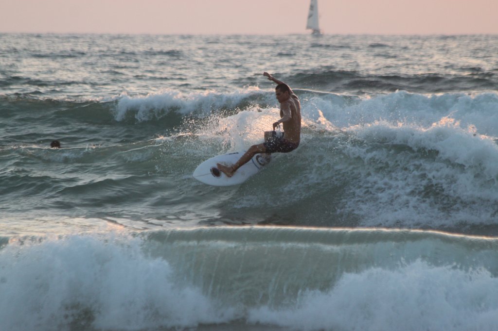 IMG_3519.JPG - Sunset surfing at  Herzliya  beach