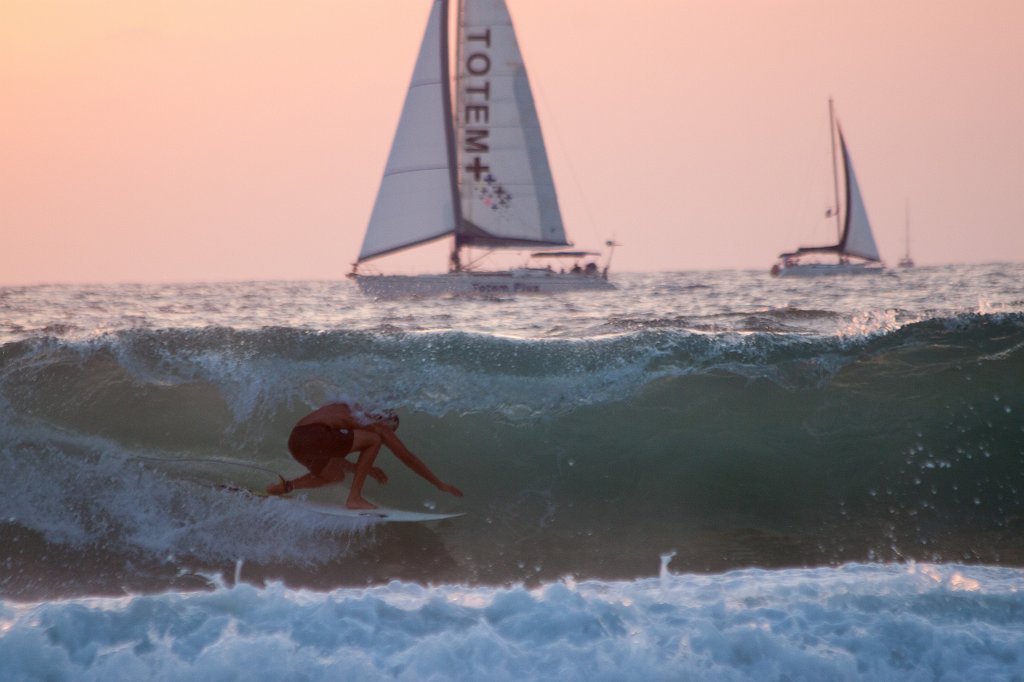 IMG_3523_c.jpg - Sunset surfing at Herzliya beach