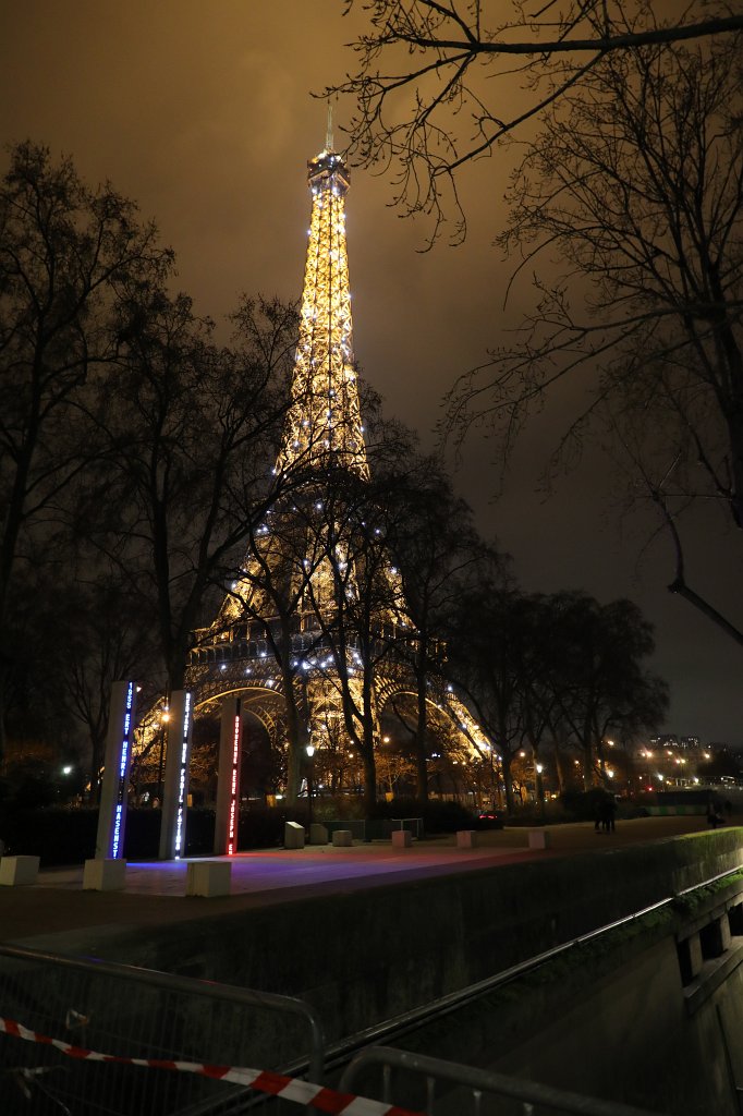 574B1106.JPG -  Tour Eiffel 