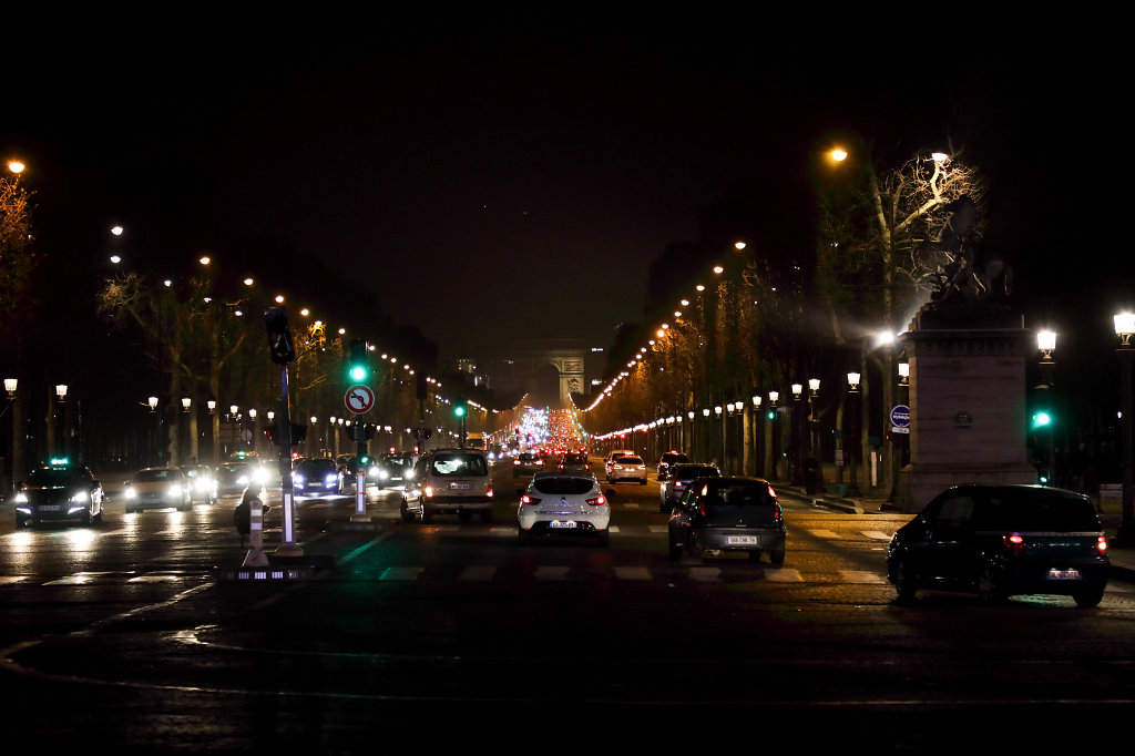 574B1603_c.jpg -  Avenue des Champs-Élysées  to  Arc de Triomphe 