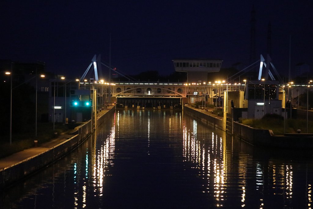 574B6626.JPG -  Danube   Lock  (https://de.wikipedia.org/wiki/Donau">Donau   Schleuse )