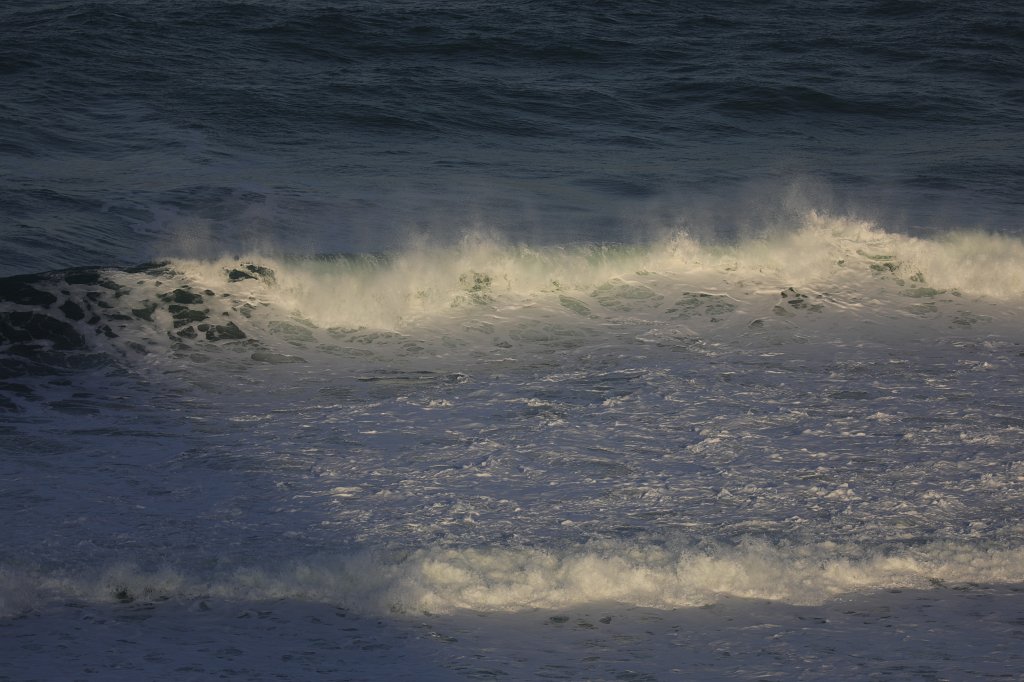 574B8321.JPG - Waves at  Herzliya  beach