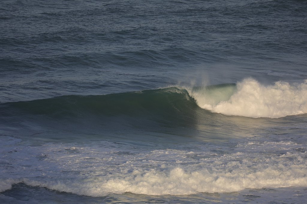 574B8323.JPG - Waves at  Herzliya  beach
