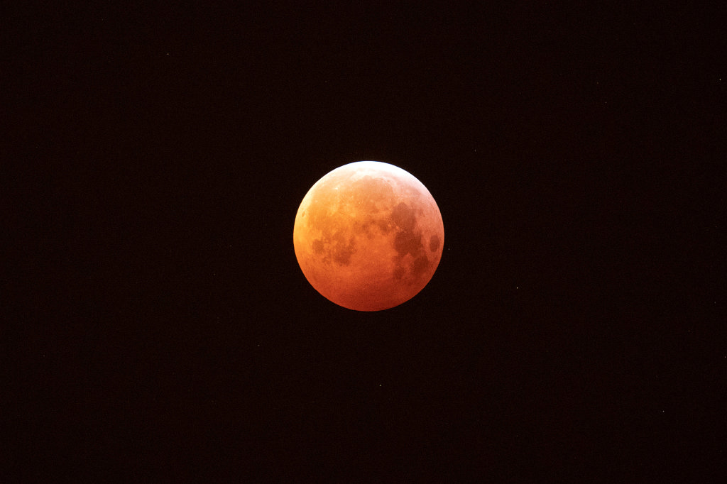 574B8502_c.jpg - Blood Moon during lunar eclipse (Blutmond während der Mondfinsternis)