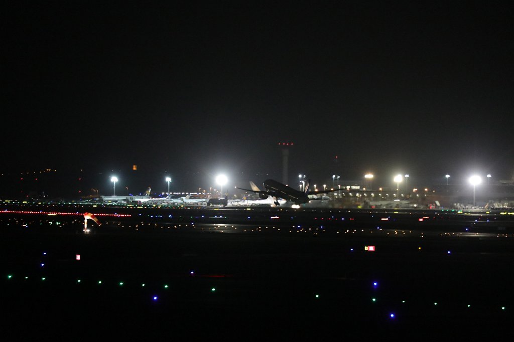 574B8550.JPG - Nightly take off at  Frankfurt Airport  and hopefully a safe trip home