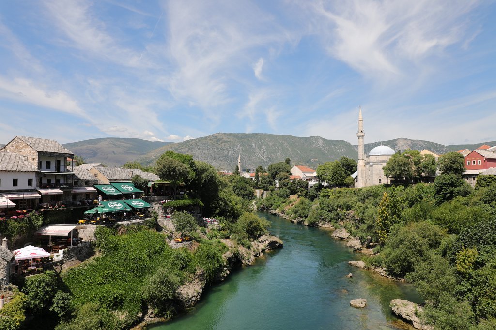 574B1817.JPG -  Neretva river  in  Mostar 