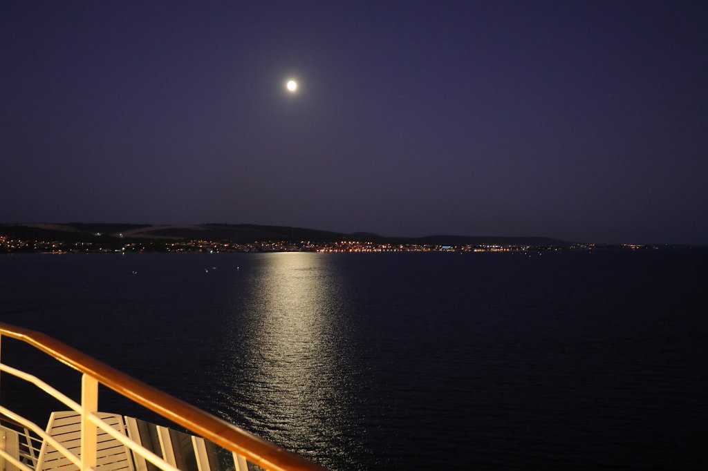 574B4271.JPG - Sailing away from  Zadar  in the moon light